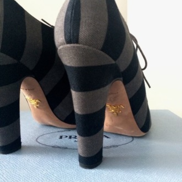 Prada Black/Grey Pumps - Picture 4 of 6